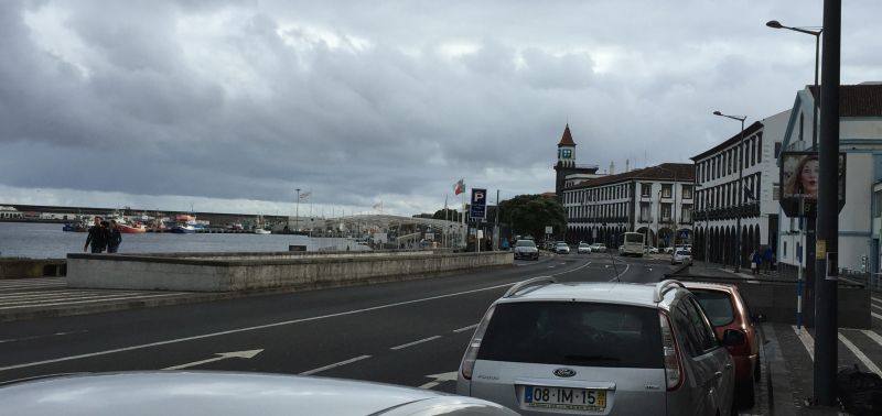 Downtown Ponta Delgado, de hoofdstad op dit eiland met een klein 18.000 inwoners.