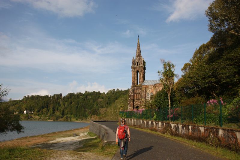 Grafsteen zo groot als kleine kerk